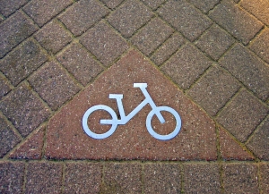 1367110_bike_route_sign.jpg