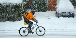 biking-in-the-snow-1420650-m.jpg