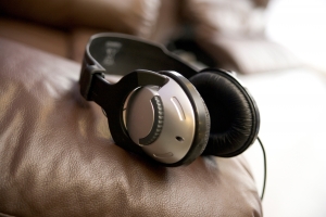 headphones-2-1374423-m.jpg